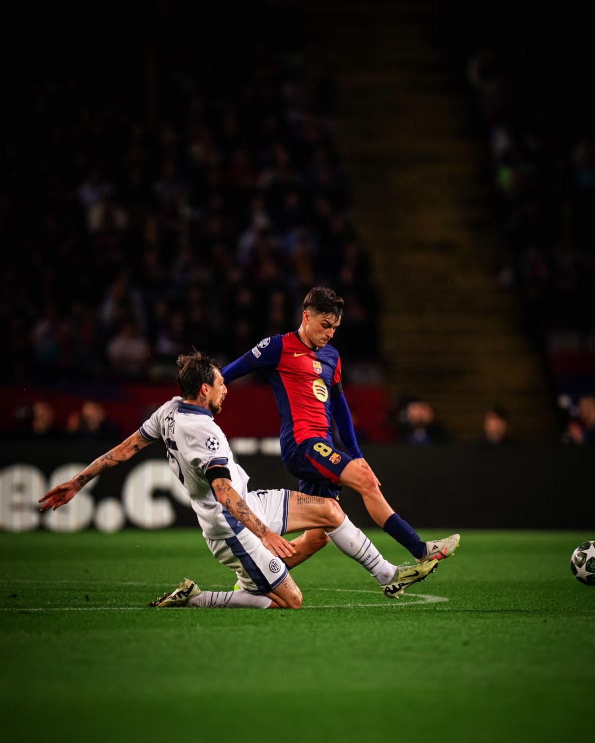 开云体育中国-多特蒙德完胜巴萨，姆巴佩点燃赛场