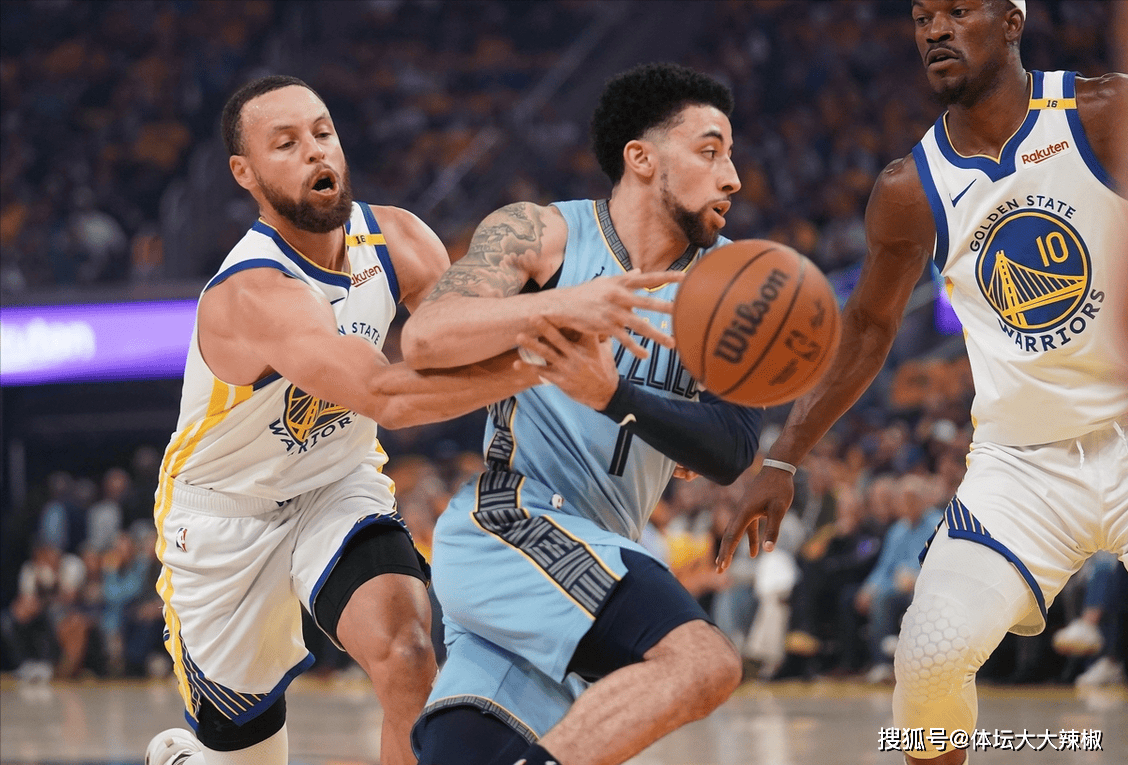 上海队鏖战灰熊,库里惊艳四座 上海队鏖战灰熊,库里惊艳四座
