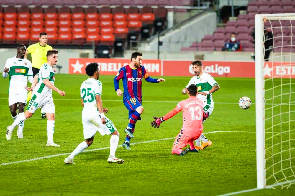 塞维利亚翻盘巴萨，蒂亚戈惊艳四座