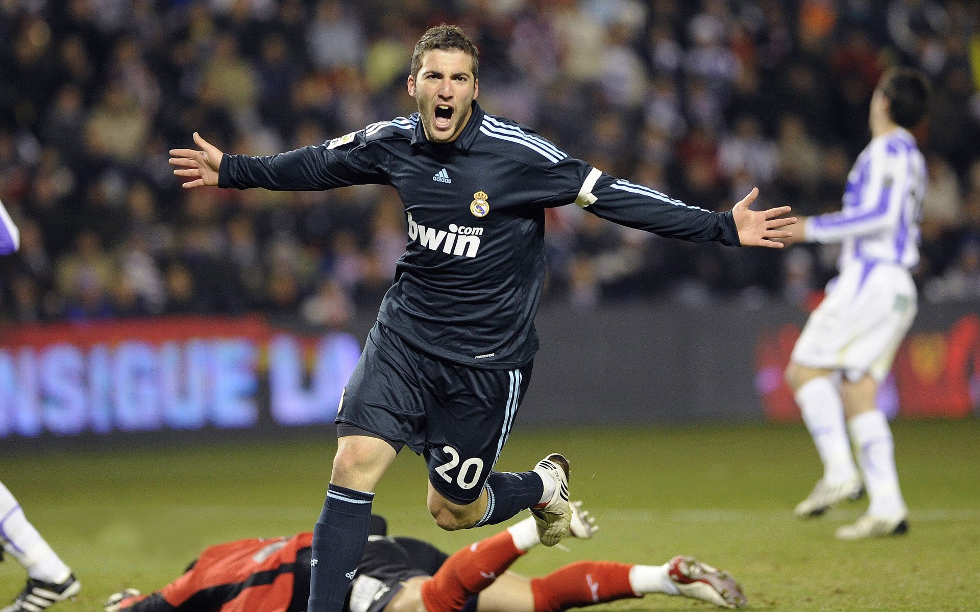 开云体育入口-绝杀时刻，威廉姆斯一停定乾坤，佩雷兹关键超越锁定雷诺败局